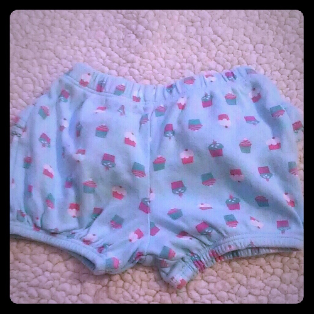 Girl's ruffled diaper cover